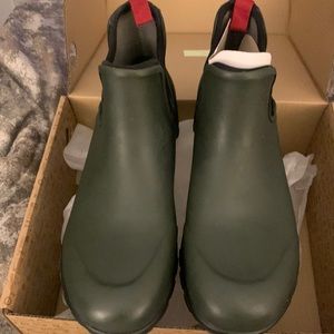 Bogs Dark Green waterproof boots size 9